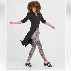NWT SPANX faux leather snake shine Black and Gray Leggings M